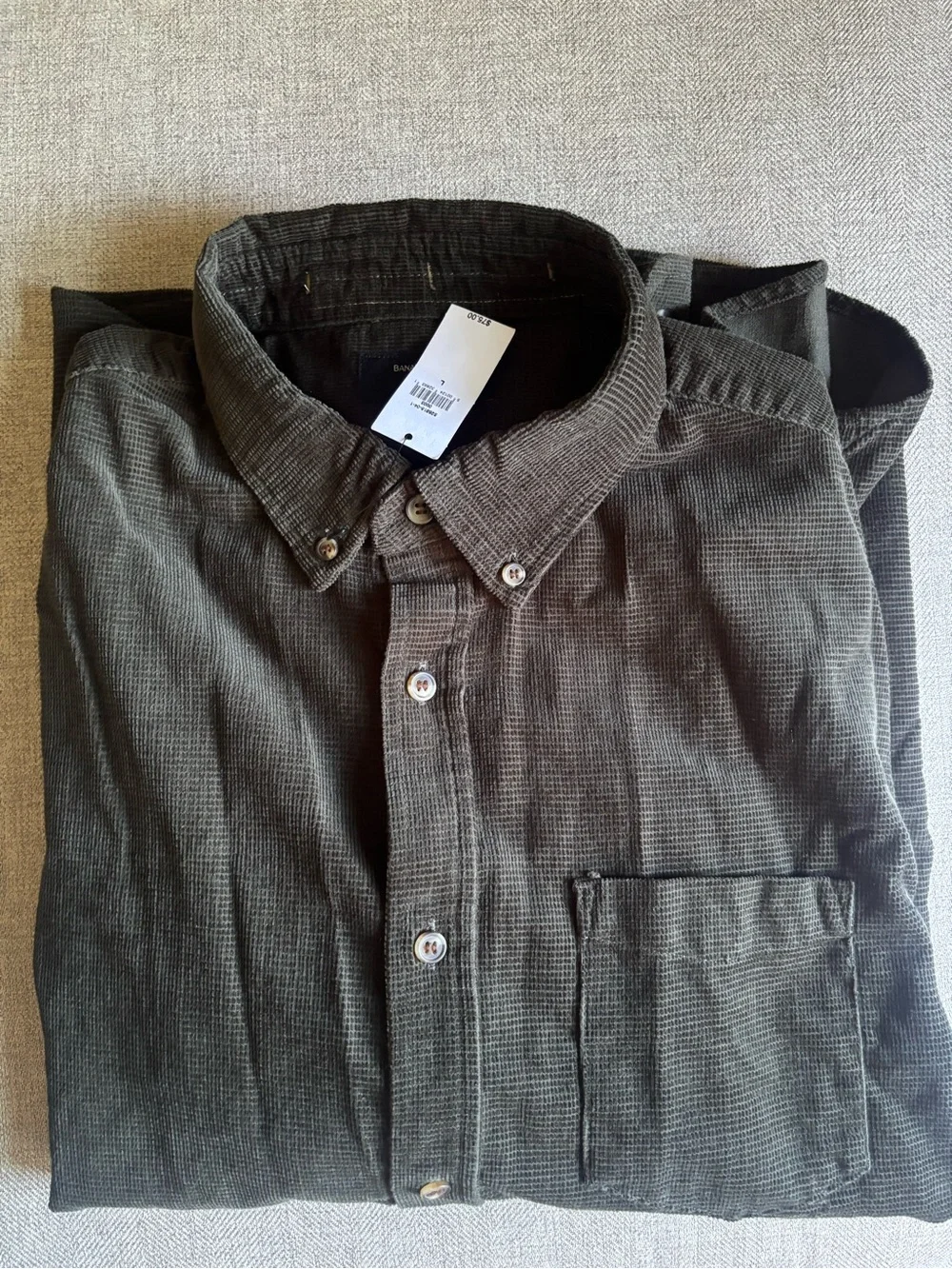 Banana Republic Men’s Untucked button down dark green/grey waffle flannel